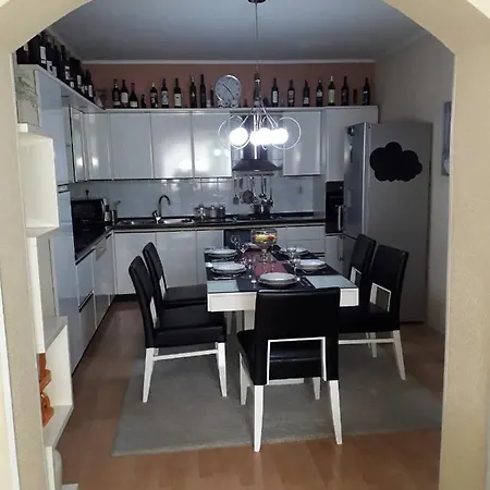Apartament Lucica *