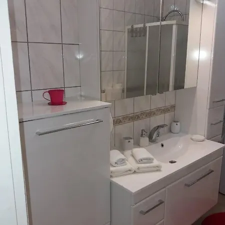 Lucica Apartment *