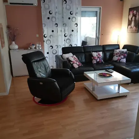 Lucica Apartament *