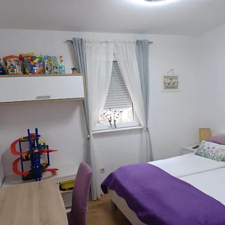 Lucica * Ζαντάρ